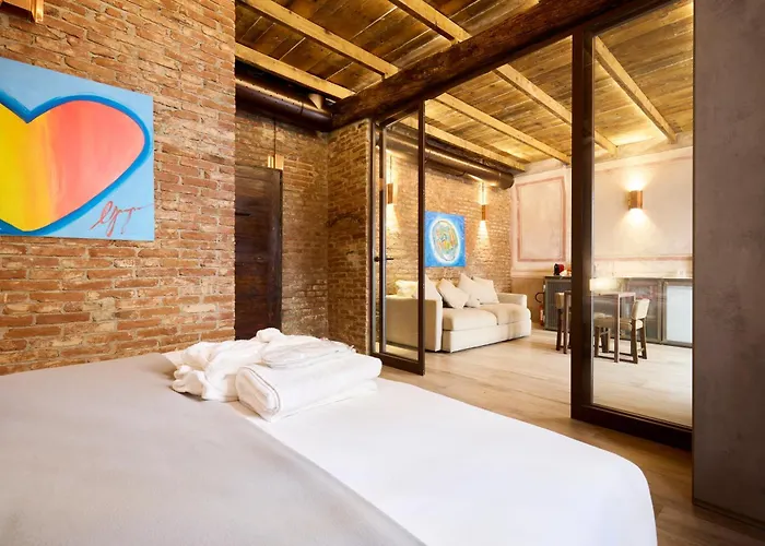 Emme Loft I Red Moon - Chic Design Loft Milan